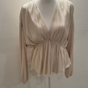 Abercrombie & Fitch Cream Pleated Easy waist blouse with long sleeves Size M